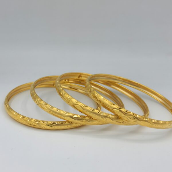 B-002 Bangles