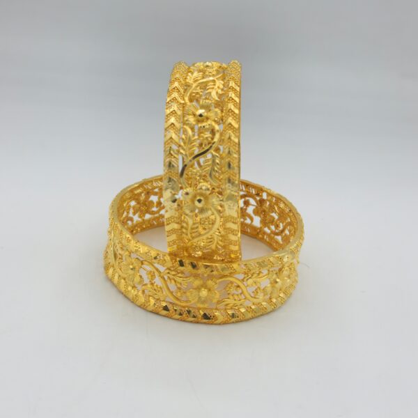B-004 Bangles